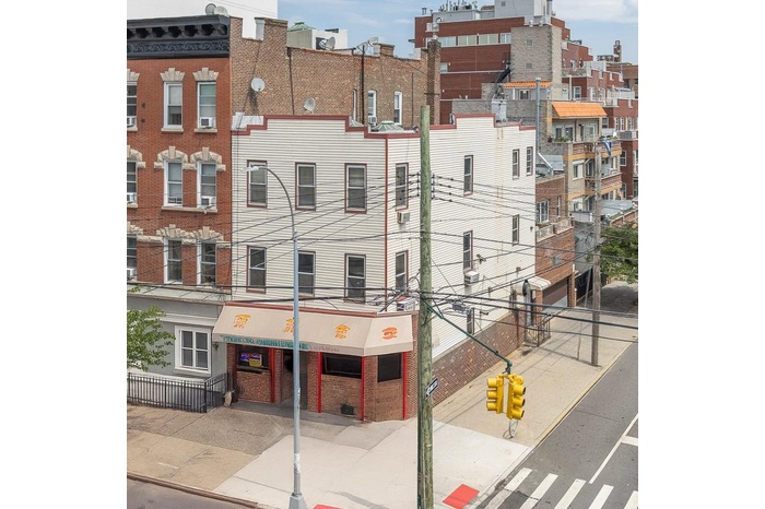 View of apartment building / complex