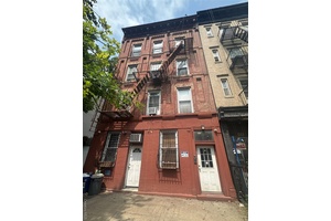 565 Union Street is a 7 family walk up building located in the sought after Carroll Gardens section of Brooklyn.