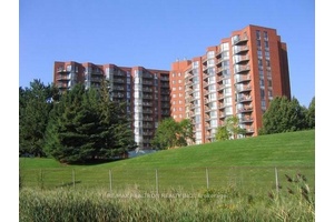 Gorgeous Renovated Spacious 2 Bedroom unit.
