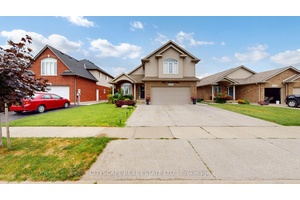 Specious amp ; Beautiful 6 2 Bedrooms with 4 Full bath About 4000 sqft living space in a most desirable community in Niagara Falls.