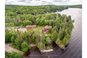 Welcome to your own slice of paradise on Lake Cecebe !