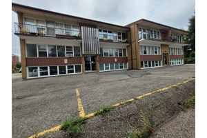 Location ! ! Very rarely found totally renovated top to bottom 1 bedroom unit in the heart of Kitchener.