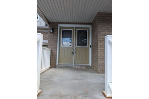 Welcome to this beautifully updated home located in a Great Vellore Village family friendly neighborhood !