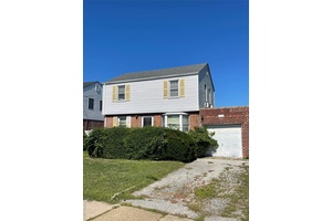 Priced to sell in Mineola with Mineola Schools !