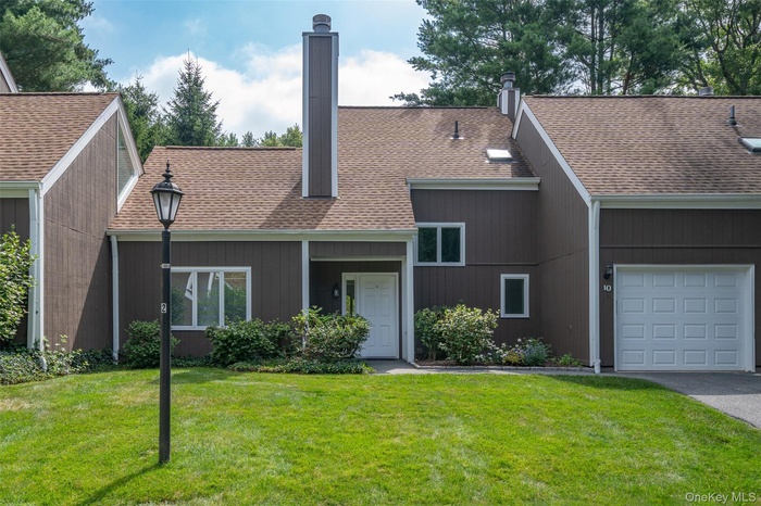 Move right in to this 2-bedroom + loft, 3-bathroom townhouse in the highly sought-after Chappaqua School District.