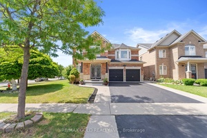 Welcome to 12 Smoothrock Trail, Georgina a Stunning 4 Bedroom Detached Home on a Premium Lot !