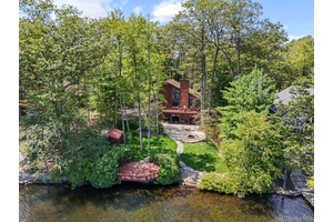 This 4 bedroom, 3 bathroom contemporary lakefront in Emerald provides over 2, 500 sq ft of light filled living space on shoreline of Lake Louise Marie.