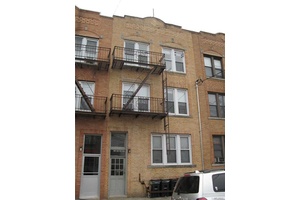 When you are looking for convenience and a building that has just been completely renovated from top to bottom, then this is it !