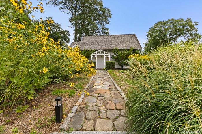 Welcome to the Cottage at 20 Old Post Road