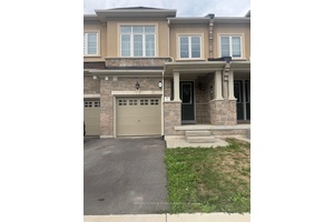 Stunning 3 Bedroom, 4 Bathroom Townhome in a Highly Desirable Hamilton Neighborhood !