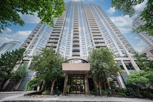 Beautiful Corner 2 1 Unit With Unobstructed South East View, Large Living amp ; Dining Room, Open Concept.