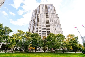 Must see gorgeous 2 Bed Den Penthouse In One Of The Most Luxurious And Well Maintained CondoBuilding In Mississauga.