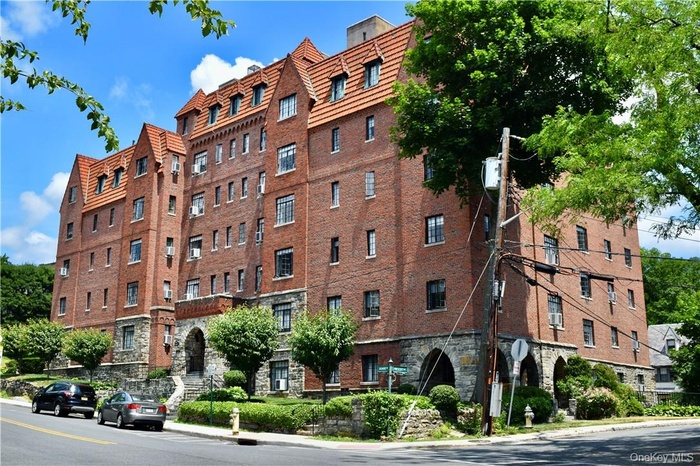 22 Sagamore Road, Apt 5B.  Bronxville Schools.