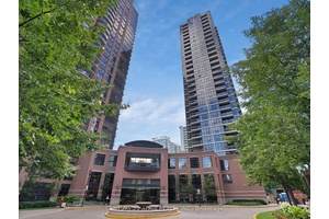 Great Opportunity To Own A Spacious amp ; Bright South East Corner Unit At Spring At Minto Gardens !