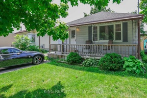 Charming 3 bedroom bungalow located on a quiet dead end street in the heart of the Kiwanis Park community.