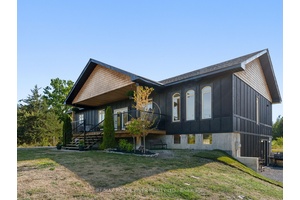 Welcome to The IXL ! A private one acre estate, just 5 minutes from the charming town of Campbellford.