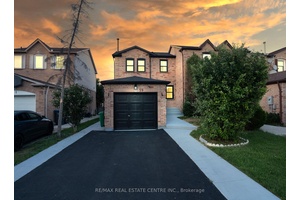 Prime Location Fully Renovated Bottom to Top end unit townhouse in a high demand area Close to Sheridan College, Shoppers World Brampton Mall, Main Bus Stop, Schools, perfect for first ...
