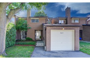 Bright amp ; Spacious 4 Bedroom Townhouse in Desirable Timberlea, Milton.