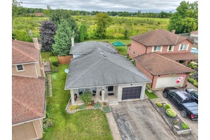 This spacious 4 level backsplit offers 3 1 bedrooms plus an additional room ideal for a home office, making it a perfect fit for growing families or those working from ...