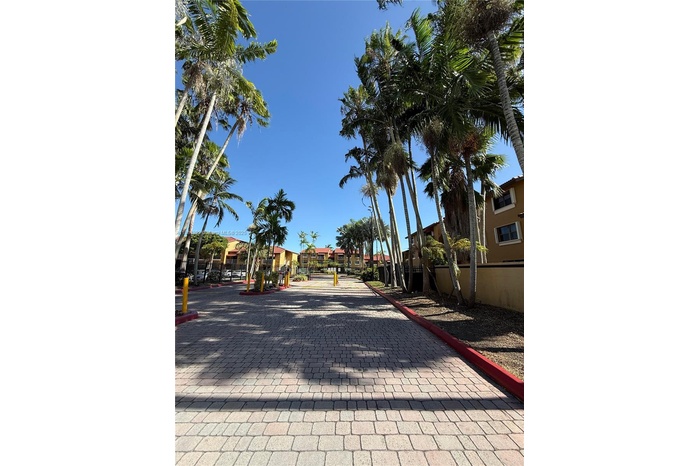 Beautiful Community and recently updated condo awaits you.
