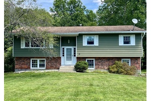 What a great opportunity to own a comfortable home on cul de sac with municipal services !
