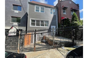 Welcome to Palisade Pl. This is a newly completely renovated 2 family house in the Morris Heights section of the Bronx.