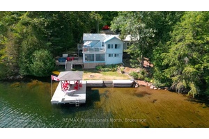 Gull Lake Three Bedroom Cottage offers awesome views across Deep Bay, Turn right and look across the tip of Sugar Island !