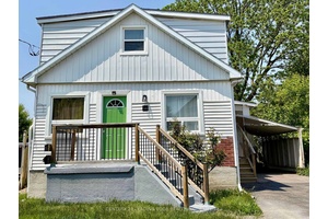 Great opportunity to live in this fabulous home in a family friendly neighborhood located central Oshawa with a park at the end of the street !