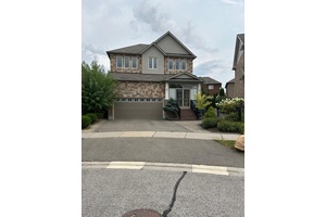 Located in Jefferson Neighbourhood.