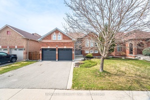 Detached bungalow in Caledon !
