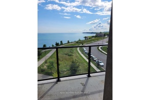 Rare Lakefront Lakeview unit.