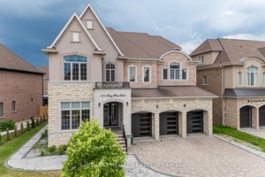 Welcome to this exceptional detached home nestled in the heart of Kleinberg.