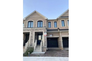 Brand new, never lived in luxury townhouse just minutes from Hwy 403, Longos, Walmart, LCBO, and banks.