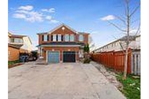 Beautiful corner semi detached in A very family friendly neighborhood.