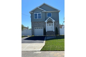 brand new construction, 4 bedroom colonial, features all large rooms, white shaker kitchen, stainless steel appliances, hardwood floors throughout, 3 full bths, master bedroom features walk in closet an large ...