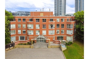 Located In The Highly Sought After Doncrest Neighbourhood Of Richmond Hill.