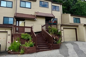Below market price ! This is your chance to seize a wonderful 3 Bedroom, 2.