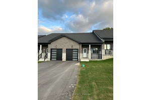 Ravine backing Loft Style 3 bedroom, 2.