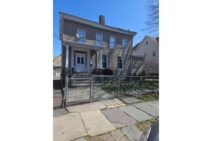 Charming Multi Family Home in Prime Mount Vernon Location !