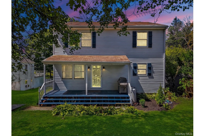 View of front facade featuring a yard