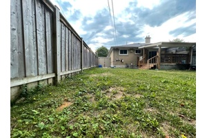 3 bedroom 1 bathroom in Aurora available Oct 1st.