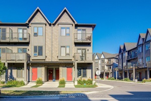Welcome to this beautiful and bright 2 bedroom, single level corner townhouse FLAT in one of Pickering's most desirable communities !