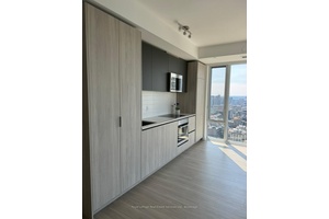 Bright and Beautiful 2 Bedrooms, 2 Full Baths Corner Unit in Trendy Encore in the heart of Toronto's Entertainment District and only blocks away from the Financial District.