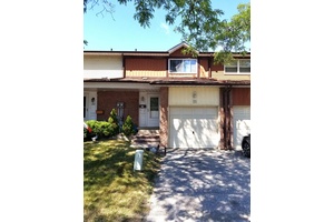 Fantastic Starter 3 Bedroom Townhouse In Great Location In Oshawa !