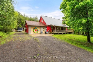 Welcome to this charming 3 bedroom, 3 bathroom two storey home, complete with an attached 1.