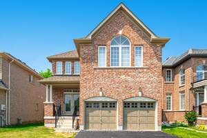 Say goodbye to compromises with this approx 3000 Sq Foot 5 Year Old Luxury home.