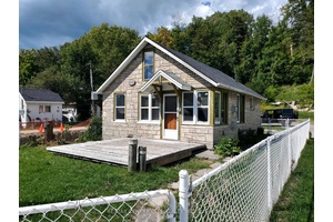 Unbelievable location. Sand at your door with access to Big Beach, Pumphouse Beach and Downtown.