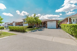 Bright amp ; Spacious, Open Concept, Gorgeous All Brick 4 Level Detached House At Prime Location !