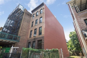 Located in the heart of Bedford Stuyvesant Stuyvesant Heights, this quadruplex offers incredible income potential and long term value.