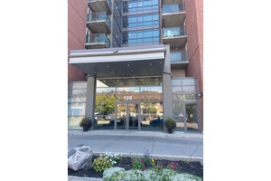 Bright and airy 2 bedroom, 2 bathroom unit offering a spacious layout with modern finishes throughout.